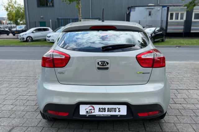 Kia Rio (2014) thumbnail 6