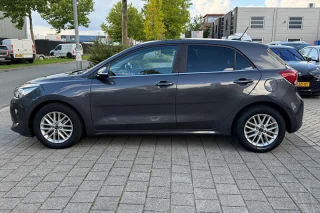 Kia Rio (2018) thumbnail 2