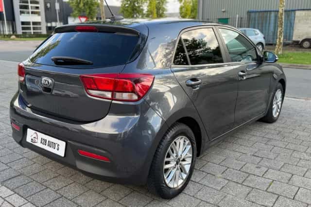 Kia Rio (2018) thumbnail 5