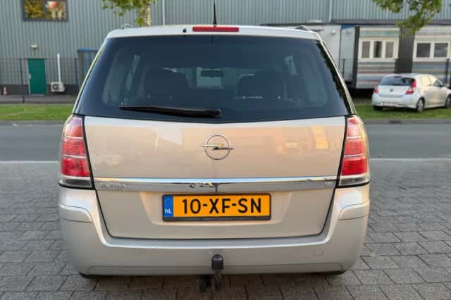 Opel Zafira (2007) thumbnail 4