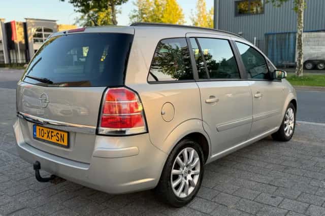 Opel Zafira (2007) thumbnail 5