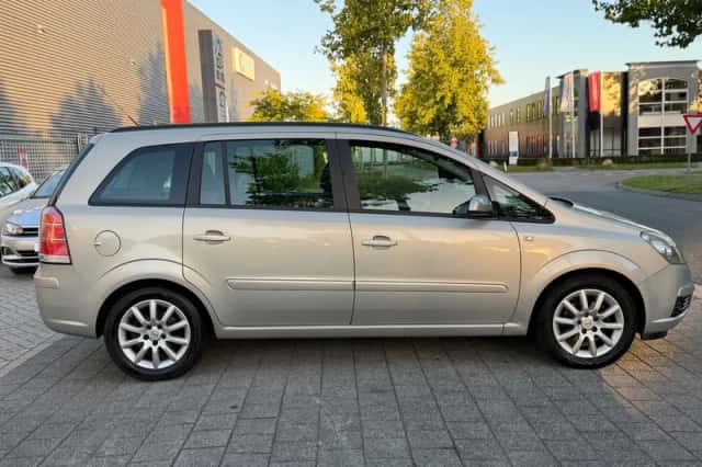 Opel Zafira (2007) thumbnail 6