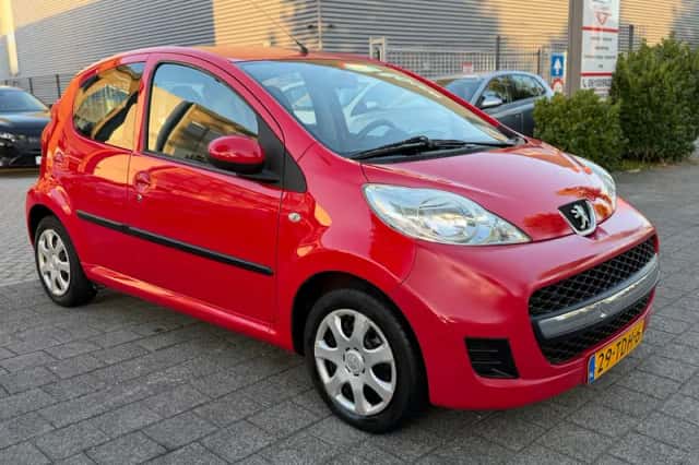 Peugeot 107 (2012) thumbnail 1