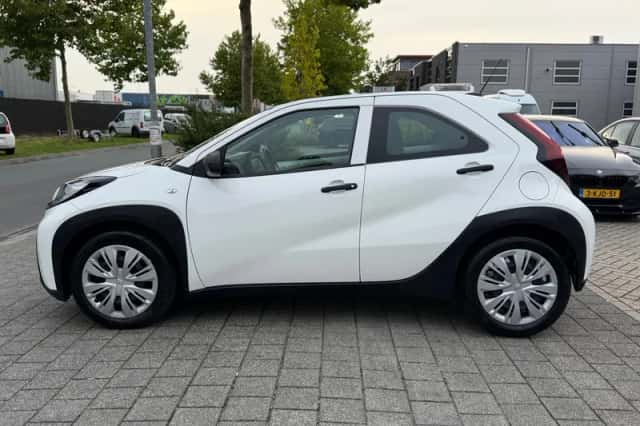 Toyota Aygo X (2022) thumbnail 2