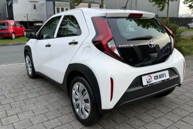 Toyota Aygo X (2022) thumbnail 3