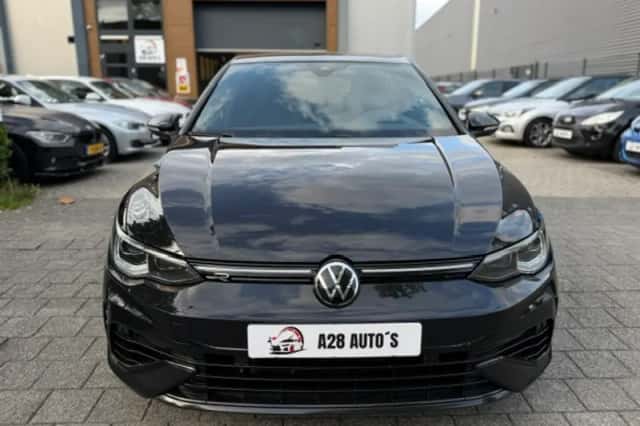 Volkswagen Golf (2023) thumbnail 2