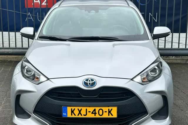 Toyota Yaris (2025) thumbnail 2