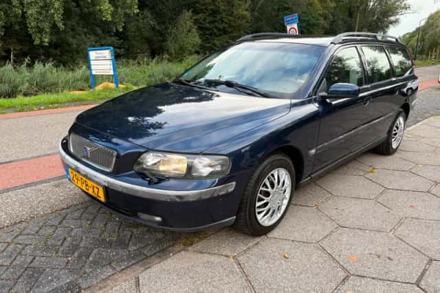 Volvo V70 (2004) thumbnail 1