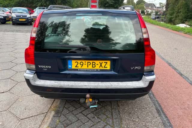 Volvo V70 (2004) thumbnail 4
