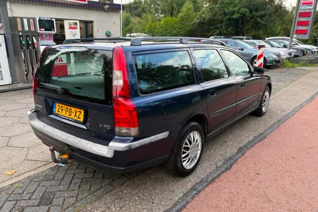 Volvo V70 (2004) thumbnail 5