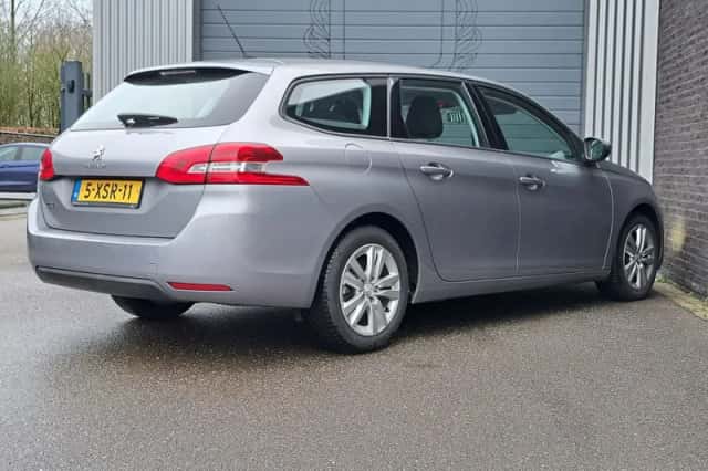 Peugeot 308 (2014) thumbnail 4