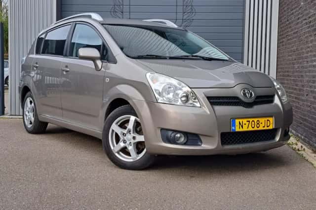Toyota Verso (2007) thumbnail 2