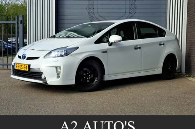 Toyota Prius (2013) thumbnail 1