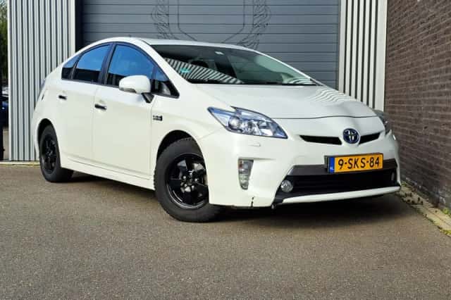 Toyota Prius (2013) thumbnail 2