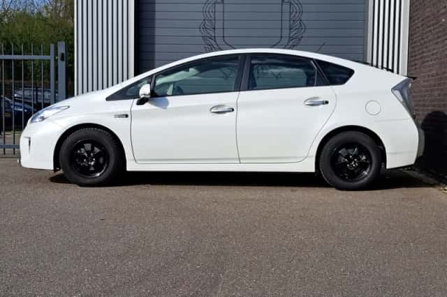 Toyota Prius (2013) thumbnail 3