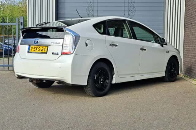 Toyota Prius (2013) thumbnail 4