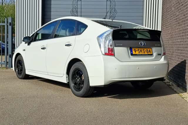 Toyota Prius (2013) thumbnail 5