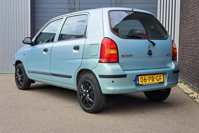 Suzuki Alto (2004) thumbnail 5