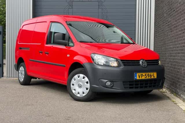 Volkswagen Caddy (2015) thumbnail 2