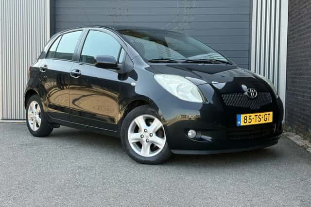 Toyota Yaris (2007) thumbnail 2