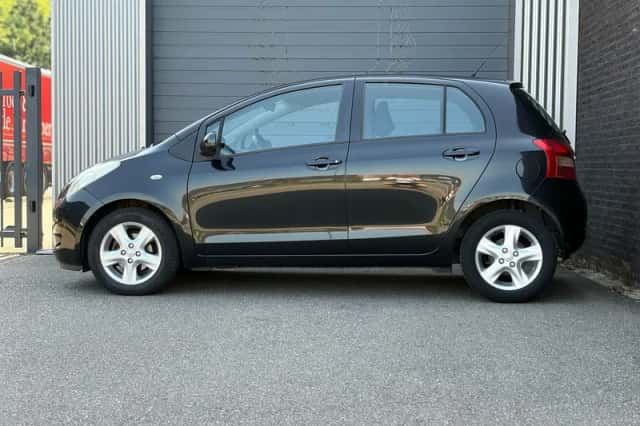 Toyota Yaris (2007) thumbnail 3
