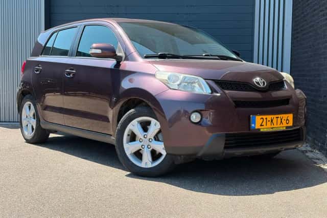 Toyota Urban Cruiser (2010) thumbnail 2