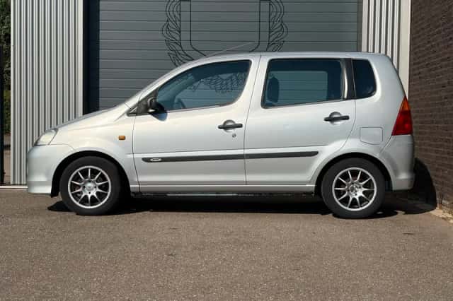 Daihatsu Young RV (2001) thumbnail 3