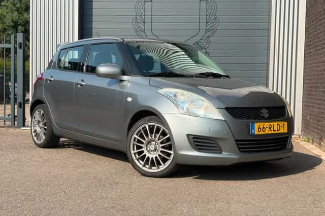 Suzuki Swift (2011) thumbnail 2
