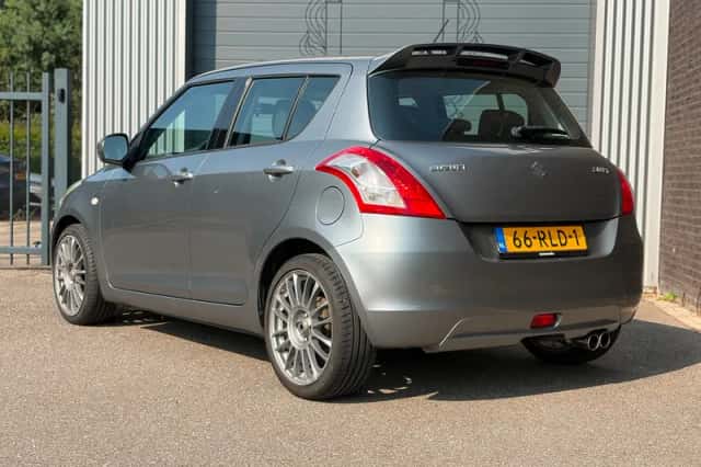 Suzuki Swift (2011) thumbnail 5