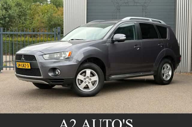Mitsubishi Outlander (2010) thumbnail 1