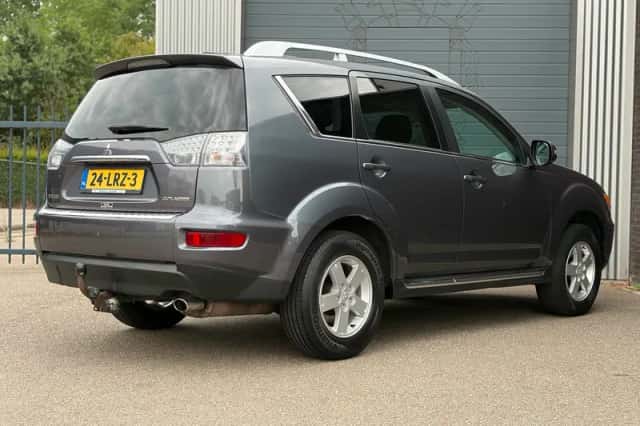 Mitsubishi Outlander (2010) thumbnail 4