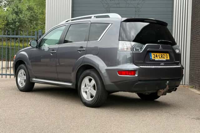 Mitsubishi Outlander (2010) thumbnail 5