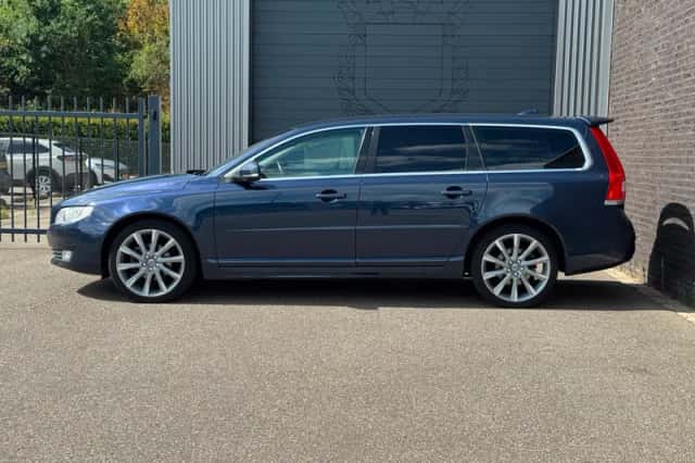 Volvo V70 (2015) thumbnail 2