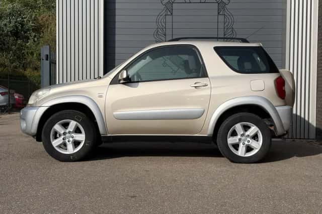 Toyota RAV4 (2005) thumbnail 3