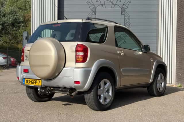 Toyota RAV4 (2005) thumbnail 4