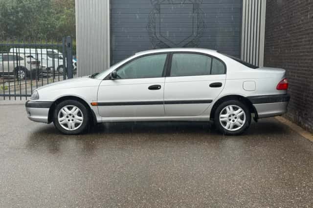 Toyota Avensis (2001) thumbnail 2