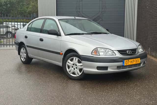Toyota Avensis (2001) thumbnail 3