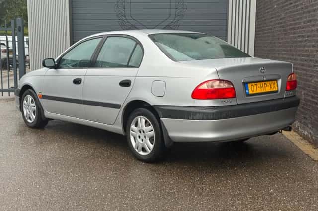 Toyota Avensis (2001) thumbnail 4