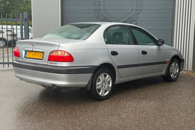 Toyota Avensis (2001) thumbnail 5