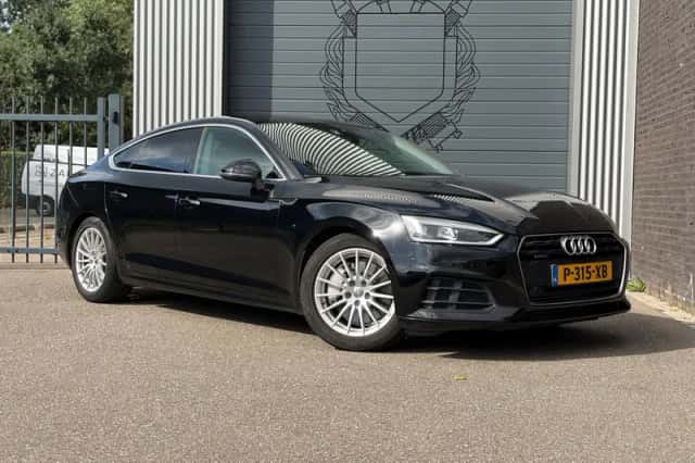 Audi A5 (2018) thumbnail 2