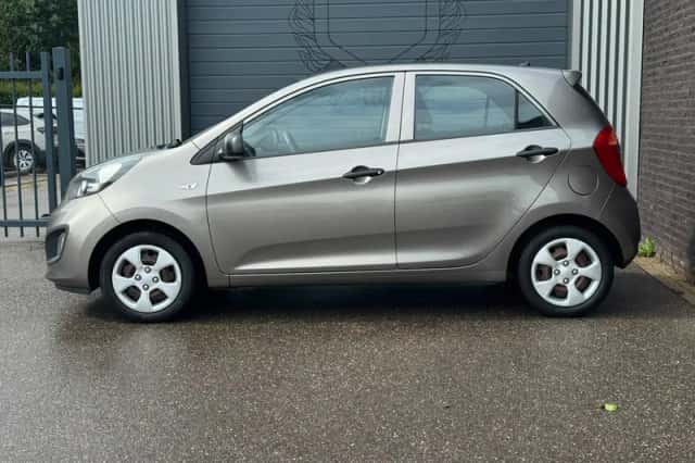 Kia Picanto (2011) thumbnail 3