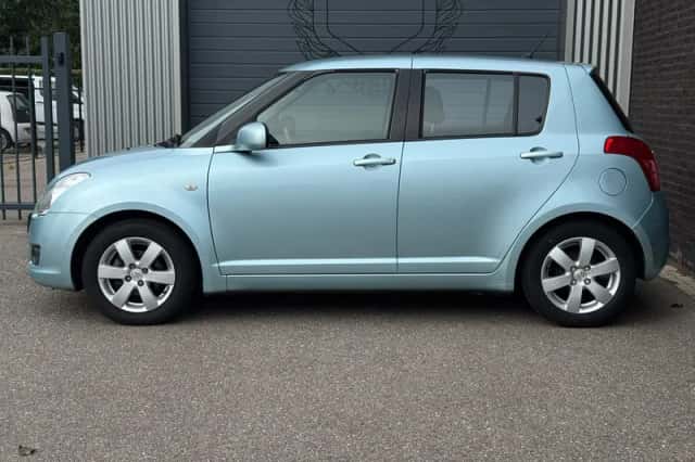 Suzuki Swift (2008) thumbnail 3