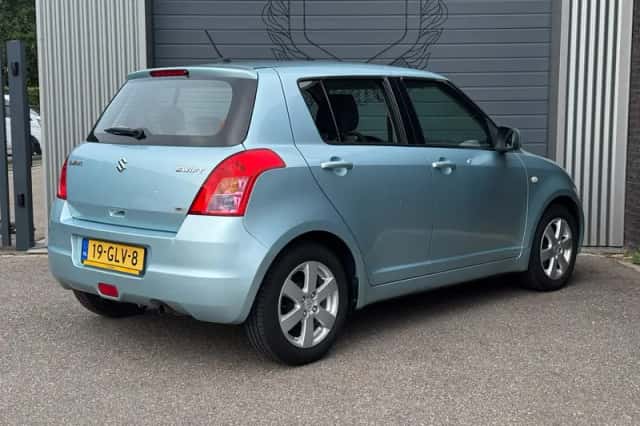 Suzuki Swift (2008) thumbnail 4