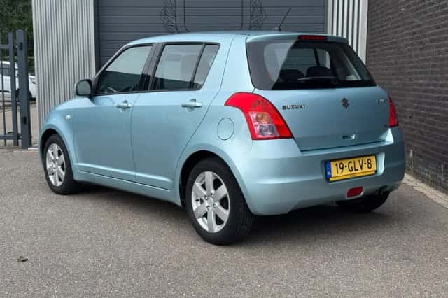 Suzuki Swift (2008) thumbnail 5