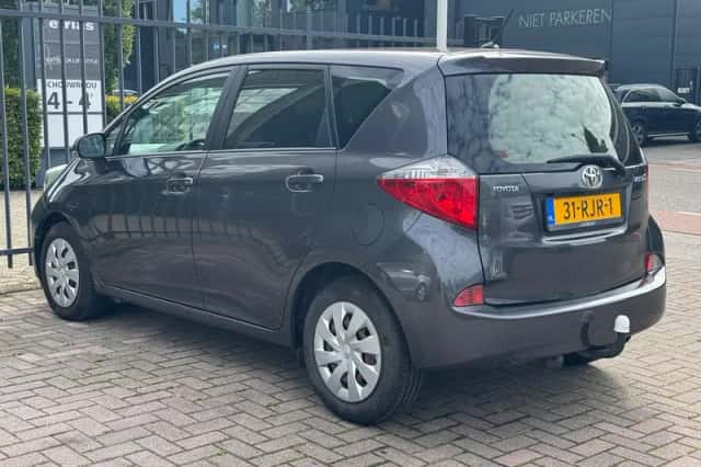 Toyota Verso (2011) thumbnail 4
