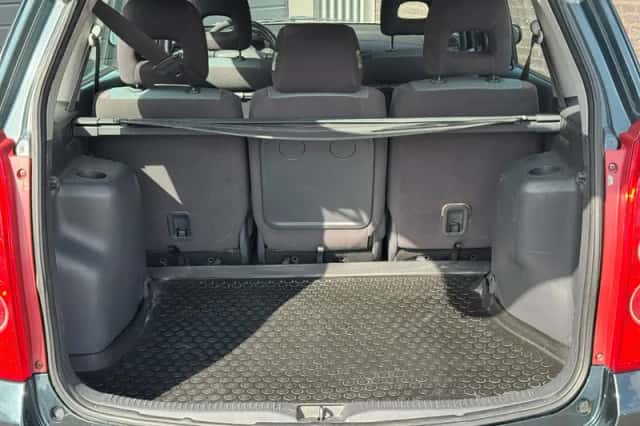 Mazda Premacy (2005) thumbnail 6