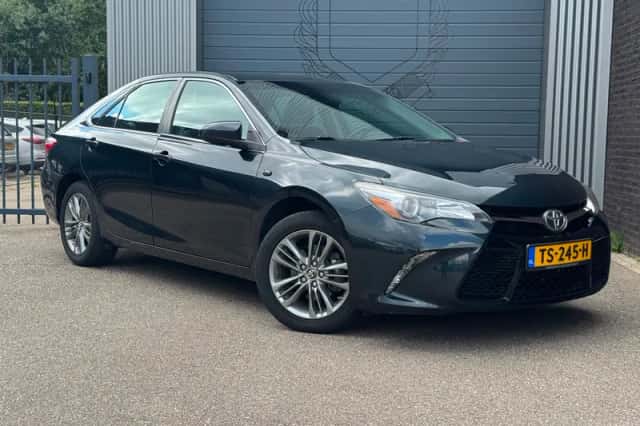 Toyota Camry (2016) thumbnail 2