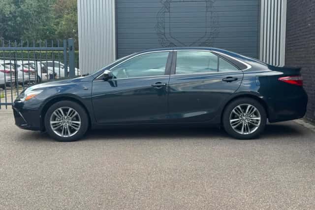 Toyota Camry (2016) thumbnail 3