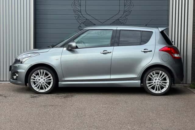 Suzuki Swift (2015) thumbnail 3