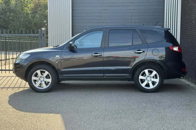Hyundai Santa Fe (2009) thumbnail 3